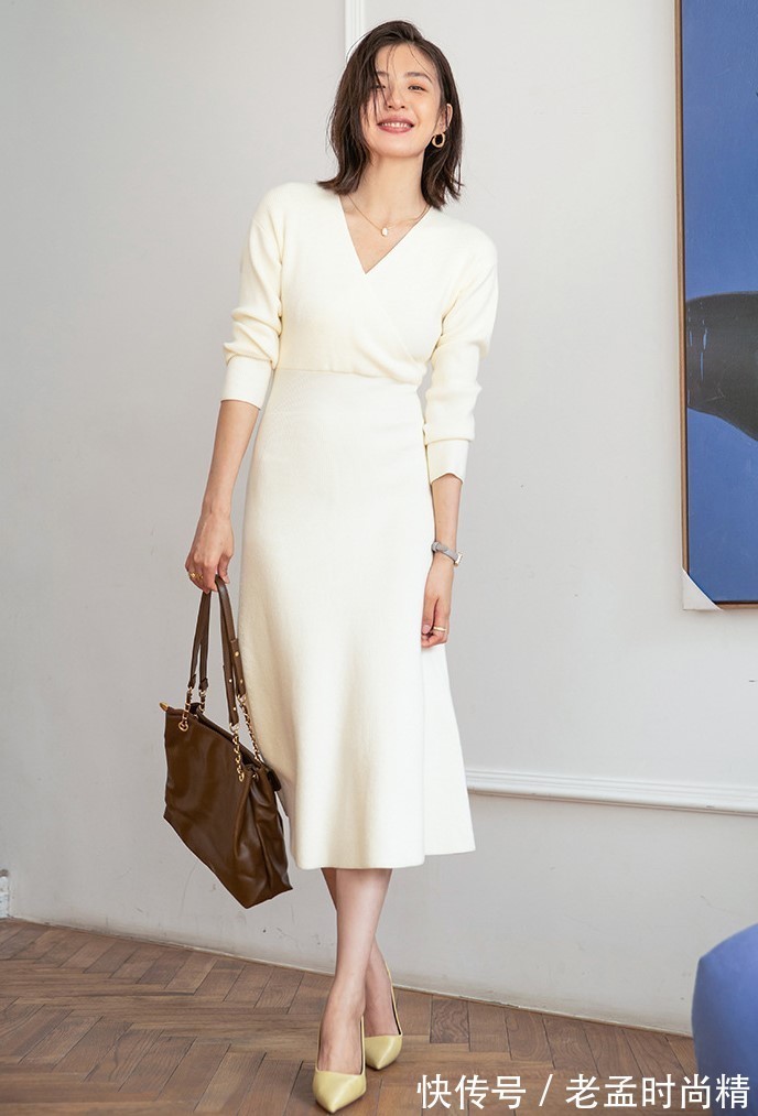 女人|这款裹身连衣裙贴身又显身材,把女人的味道演绎得十足