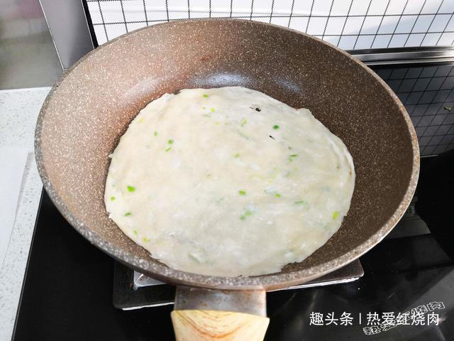 掌握了这个和面方法,自己也可以做手抓饼,跟卖的一样好吃一样薄