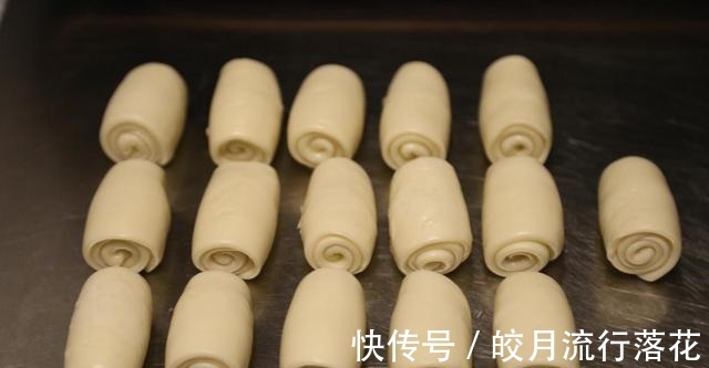 紫薯蛋黄酥|紫薯蛋黄酥的简单做法，香酥可口，营养美味！