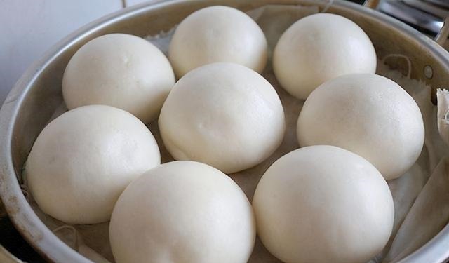 蒸馒头或者蒸包子，牢记2个小窍门，蒸好柔软饱满，比买的还香？