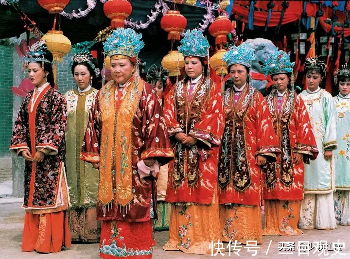 贾元春#红楼梦：贾府的两个元宵节里，藏着元春死亡的秘密