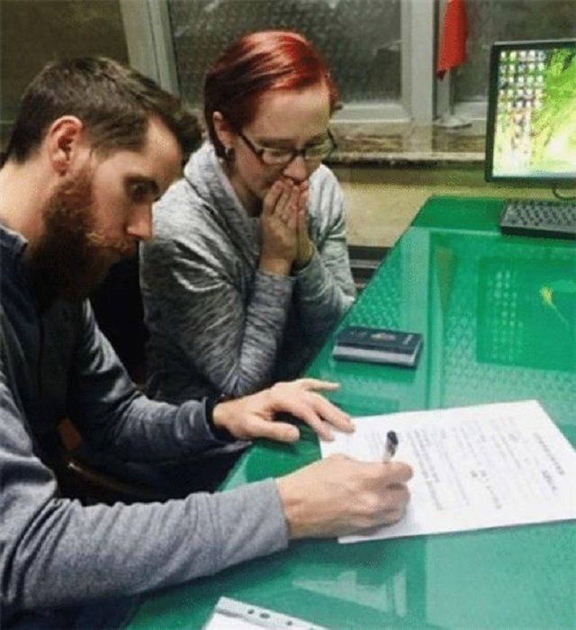 女孩|中国“蓝眼睛”女孩,出生后被抛弃,被美国夫妇领养后,如今怎样