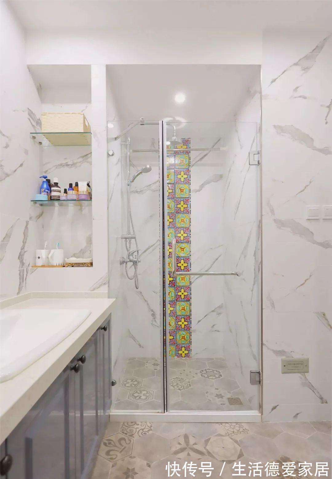 壁龛|卫生间太小，置物架放不下，看看别人家，东西都“上墙”了，真赞