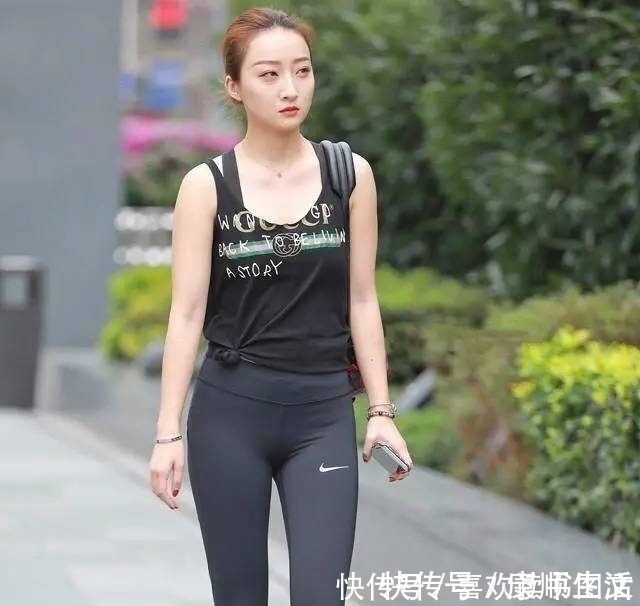 版型 俏皮可爱的打底裤美女,富有青春朝气,回头率特别高
