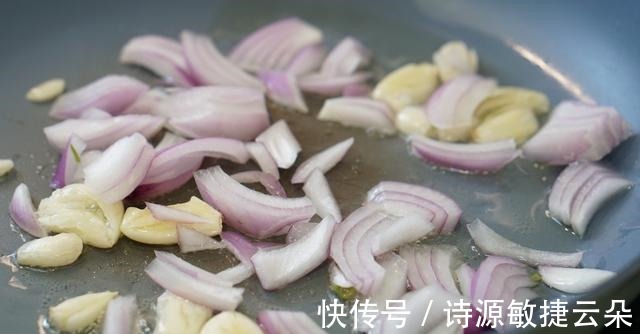 不要再吃外卖了,自己在家做炒饭,干净还卫生!