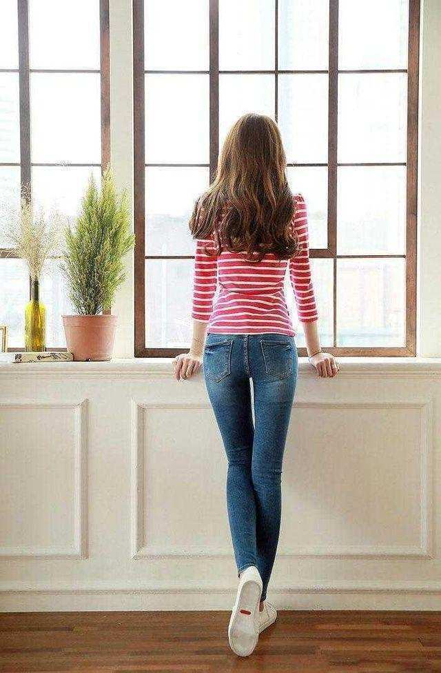 显瘦 紧身裤让你气场全开,给人的感觉就是小巧精致,优美又“迷人”