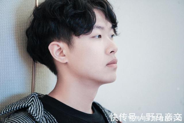 头发 男生“中分发型”已经out了,今秋留这4款潮男发型,个性帅气