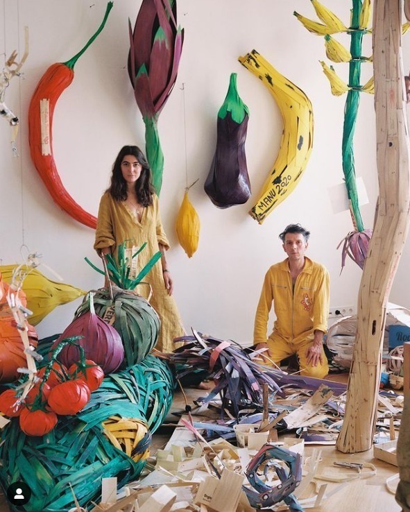 巨人国!她画油画,他做雕塑,这对艺术情侣直接建了一个“巨人国”