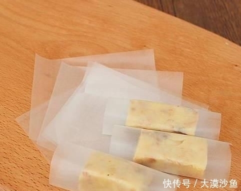 剥开|为什么大白兔奶糖剥开以后还有一层“透明纸”?能不能吃呢?