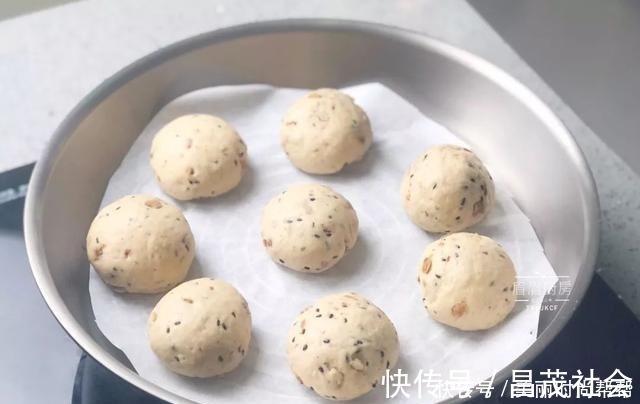 红糖|女人要想皮肤好，光吃红枣可不行，早餐多吃它，美白祛斑又水灵！