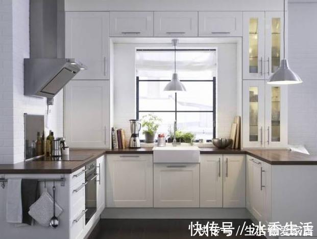 抽油烟机|厨房油污又黏又厚?别用洗洁精,教你3招,老油灶也能闪闪发光!