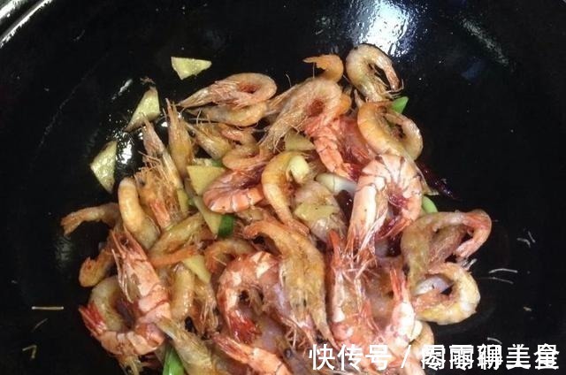 脆度|红烧大虾时,记住“1撒2炸”,保证虾肉的脆度和鲜度,好吃不腻!