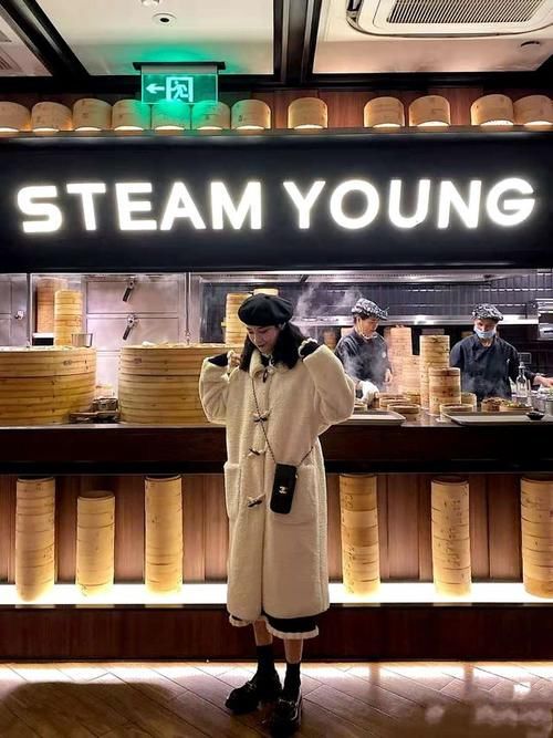 先把“羽绒服”收起来吧，今年流行这几款外套，保暖时尚还百搭