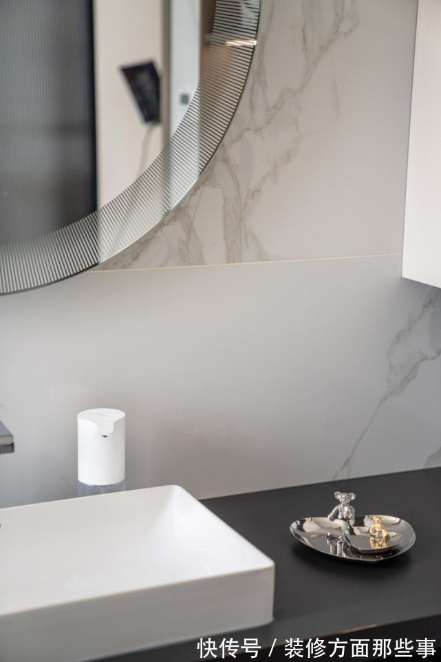 卡通|200㎡的海景大平层,同一空间中,兼具沉稳大气、时尚跳跃