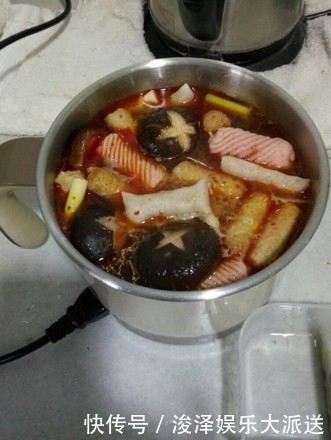 服务员|一家6口去吃火锅,只要锅底还吃了2小时,结账时服务员发现问题