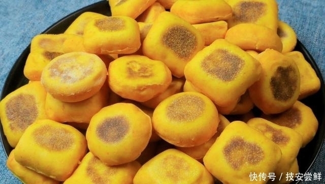 做法|家里小孩不爱吃胡萝卜,把它换个做法,出锅孩子抢着吃,解馋