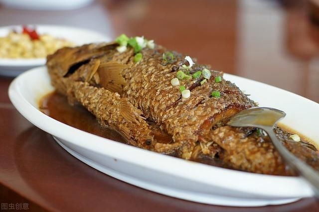 不管炖什么鱼,牢记3个去腥小技巧,去腥增香,比饭店的味道还好