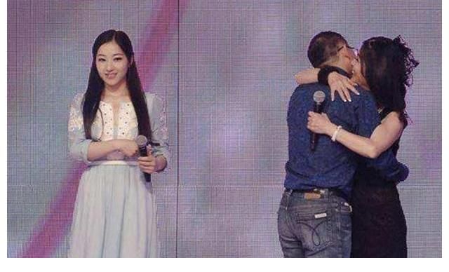 节目|《非诚勿扰》节目中51岁阿姨被34岁小伙抱走,如今他们怎么样了?