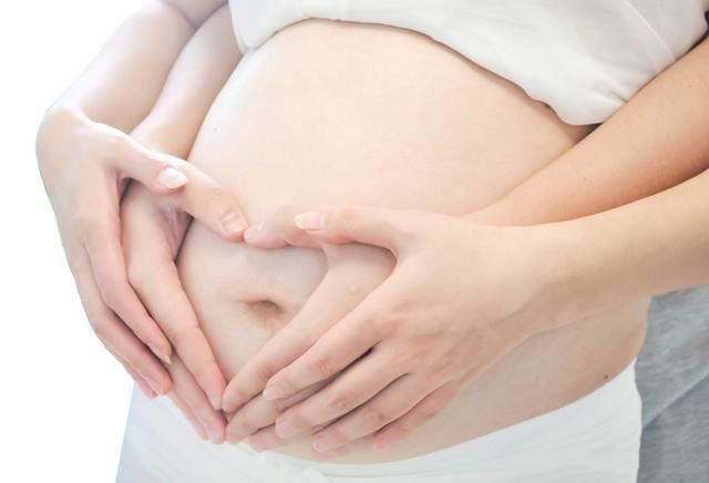 孕期|孕妈吃饭时,胎儿在干嘛呢?看完答案后,网友:太可爱了