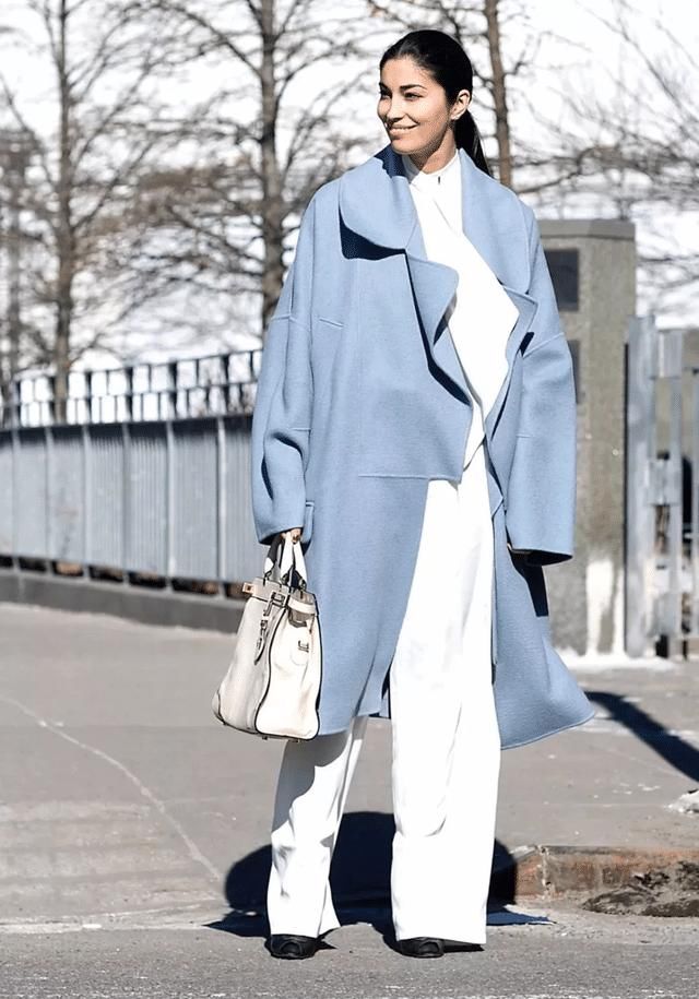 ?女人买大衣,就选这2个颜色,显白显年轻,明年穿都不过时