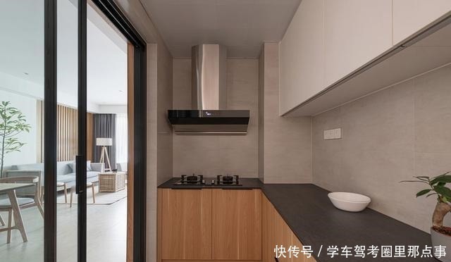 灰色|这对夫妻有远见,装修坚持一切从简,留白配原木,室内清新又自然!