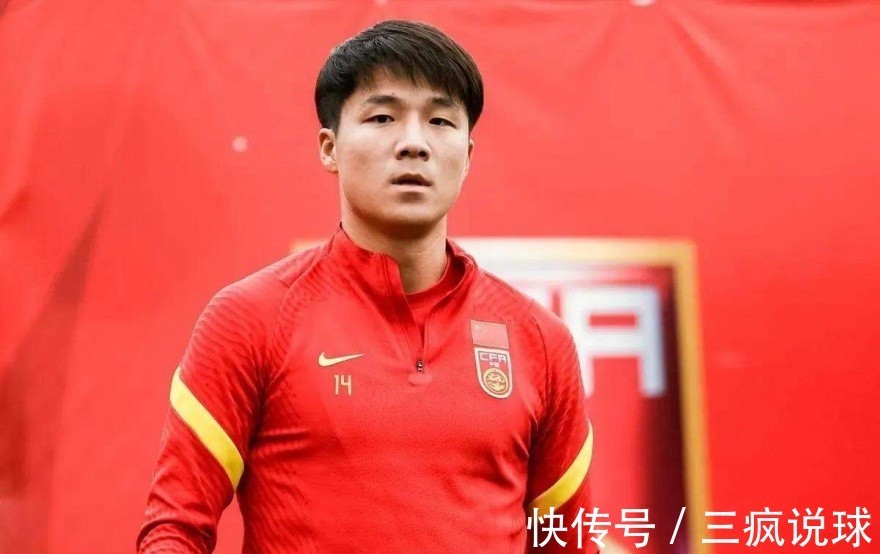 武汉队|恭喜!国足当红国脚大婚,新娘穿唯美婚纱好美,眼含热泪奉子成婚