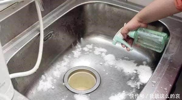 洗碗盘|洗碗不要用洗洁精了,保洁阿姨教你这一招,省钱实用又不伤手!