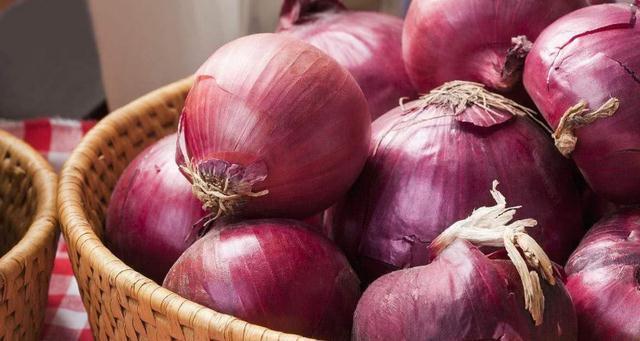甲状腺结节|常吃洋葱能养甲状腺?想要呵护甲状腺,建议大家多吃3物,常喝4水