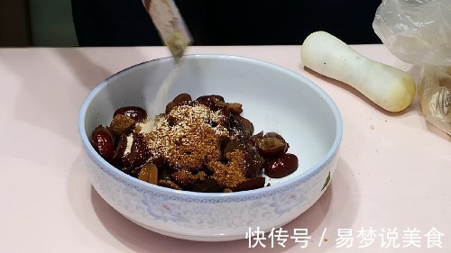 不加任何添加剂,枣香味浓郁,不粘香甜喧软的枣糕,不塌锅不回缩