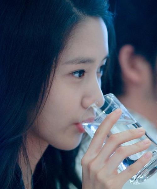 皮肤科主任：女人常吃4物，皮肤白皙，健康活力显年轻