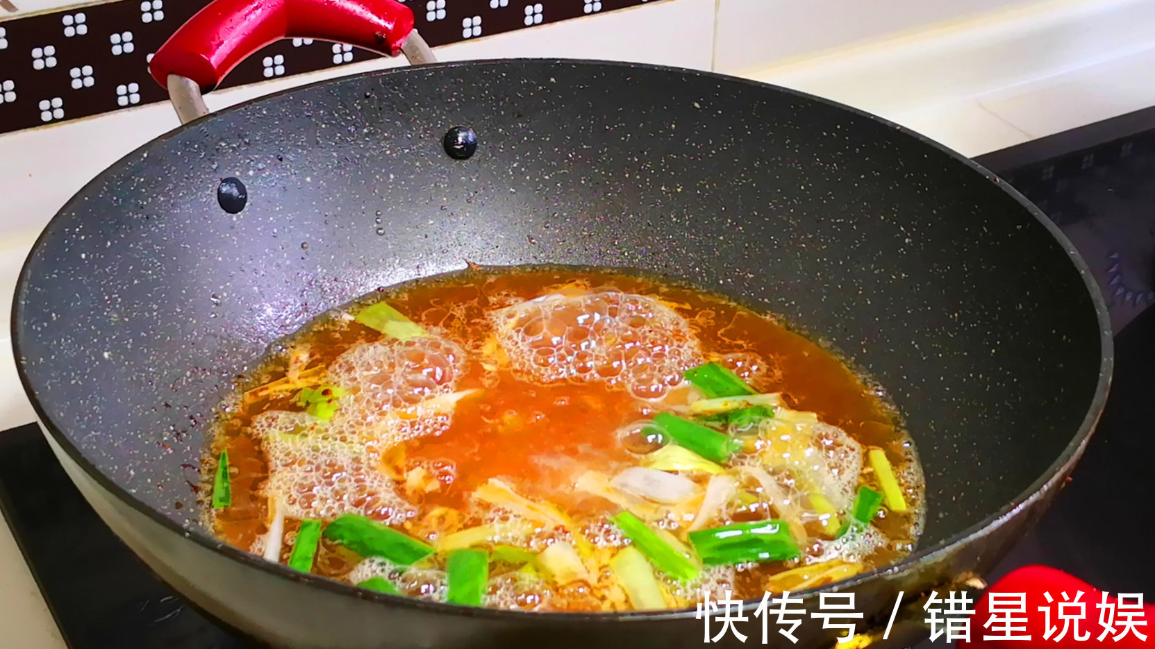 炖鱼时，去腥加料酒和醋是大错特错！这才是最好做法，上桌一扫光