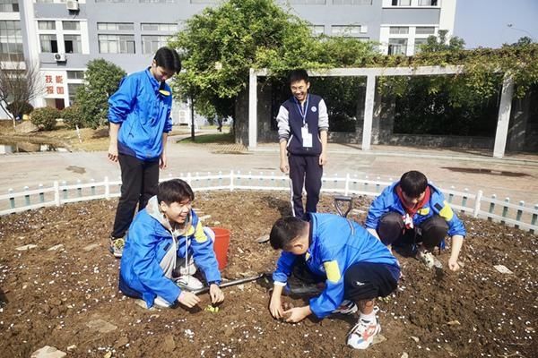 芜湖高级职业技术学校创建劳动实践社团丰富学生劳动技能