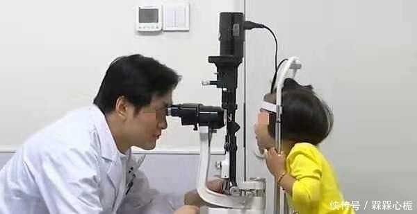 医院|女儿频繁揉眼睛,父母带去医院检查,惊出一身冷汗!网友真心大!