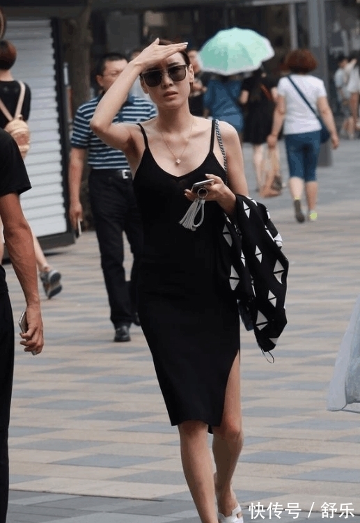 百搭|性感又百搭，黑色吊带衫就得这样穿