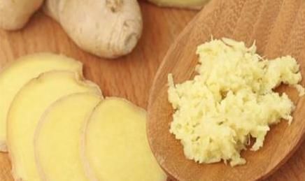 为何年纪大了容易有老年斑,营养专家常吃两物,可能及时避免