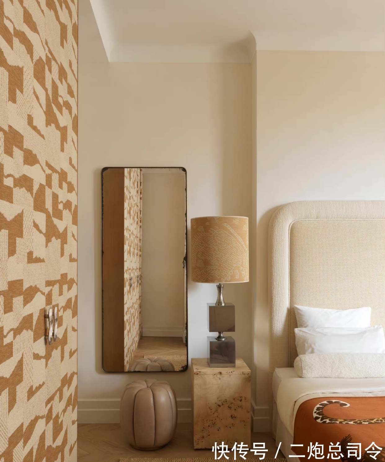 米色|复古大胆的巴黎公寓,多彩色调和个性张扬的软装,每一件都想拥有