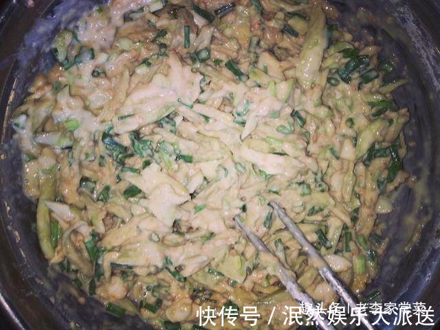 妈从老家来照顾怀孕的老婆,看到早餐拉上老婆出去咯