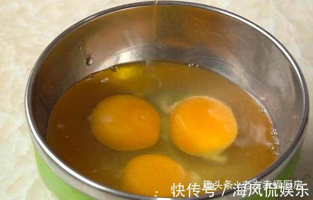5个土豆3个鸡蛋，教你做创意土豆饼，当菜又当饭，少油健康又营养