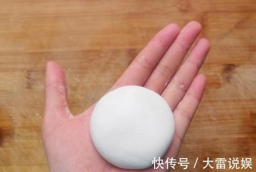 拉丝豆沙糕|拉丝豆沙糕,不用烤箱就能做的拉丝豆沙糕,外酥里软,糯米粉最好吃的做法就属它了