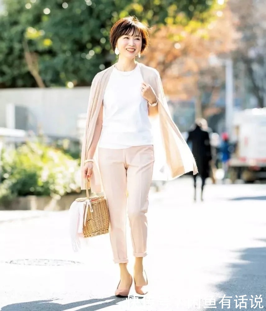 女人|女人40岁后不想做“黄脸婆”,多尝试“减法穿搭”,减龄又显高级