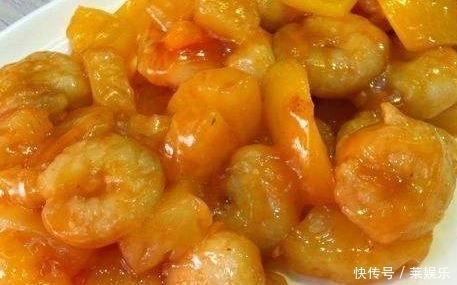 大孩子|做的”年夜饭“最抢手的一道菜，大孩子小孩子围在一起，团团圆圆