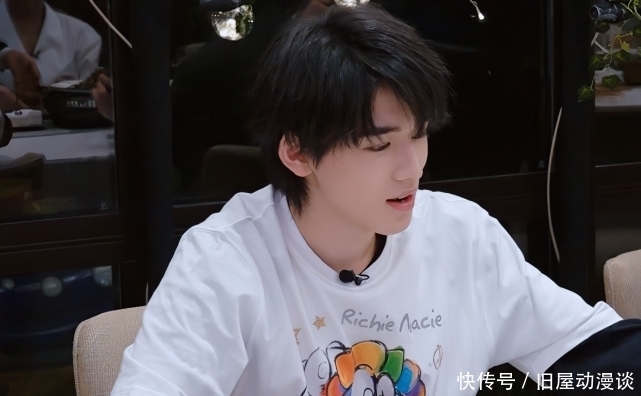 宋亚轩|宋亚轩录节目说错话,对那英的称呼太奇葩,还好孙红雷帮他圆回来