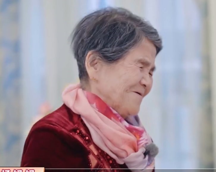 黃圣依婆婆拿98元柏木梳送兒媳,嫌?xùn)|西太便宜閉眼害羞拿不出手