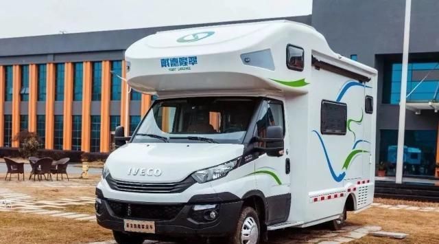 在车上吃喝拉撒,水电超强续航7天,这辆房车