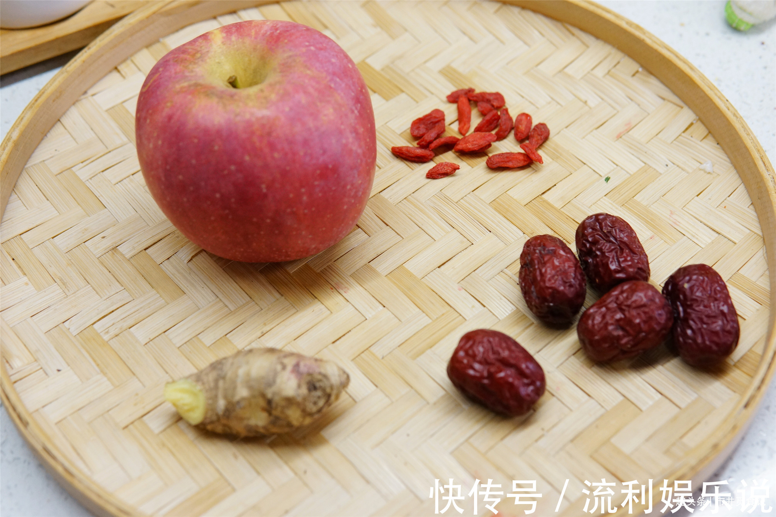 春天,用苹果和红枣一起煮,我家每周喝几回,好多人不知道有啥用