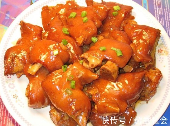 前后猪蹄真假难辨,30年屠宰经验老师傅教你3招,回回挑到好猪蹄