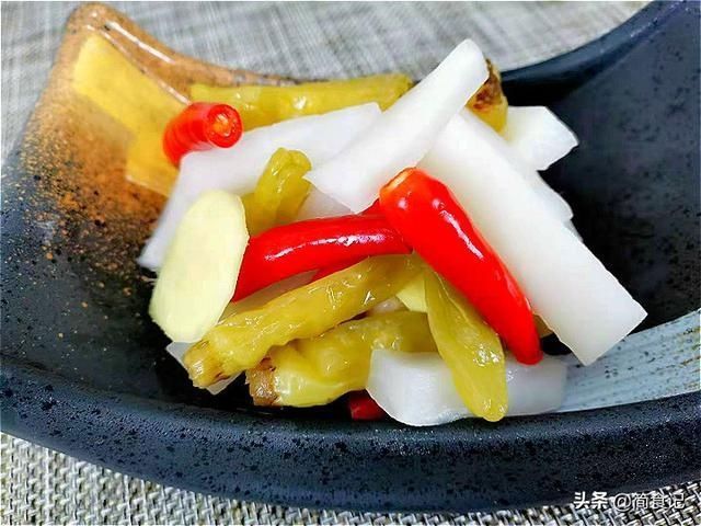 大错|腌萝卜，只加盐是大错！牢记“3不粘”，萝卜更香更脆，1年不坏
