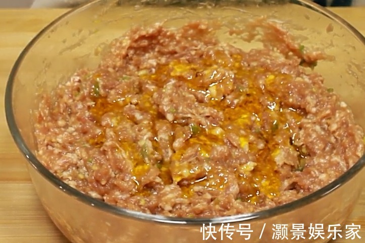 馅料|调肉馅时，有人加料酒有人加花椒水，都不对，教你正确做法，太香