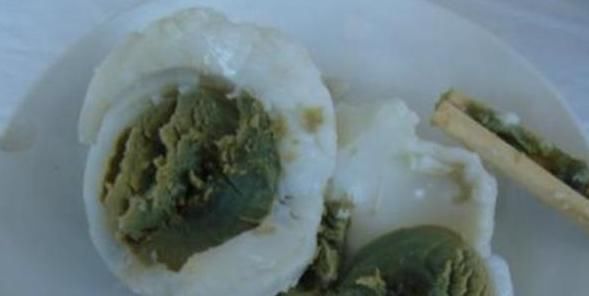 记得|超市员工这种鸡蛋不要买,含有细菌,记得告诉家里人