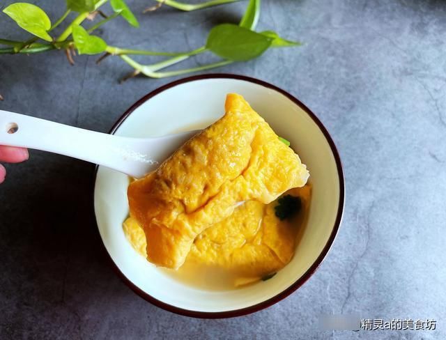 蘑菇|天凉了，适合早餐喝的汤，2样食材一起煮又鲜又香，家人很满意